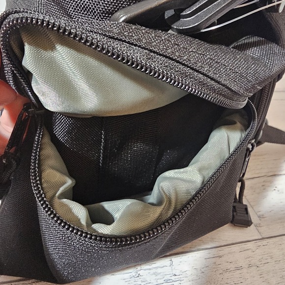 Genuine Canon Deluxe Camera Bag for EOS Cameras Medium Large Photo Video Gadgets - Picture 10 of 16